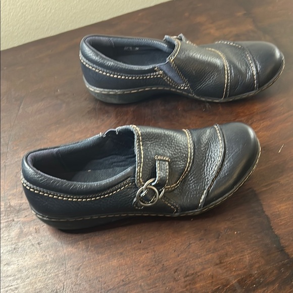 Clarks Women's Navy Leather Flats Sz 9.5 - Picture 6 of 9